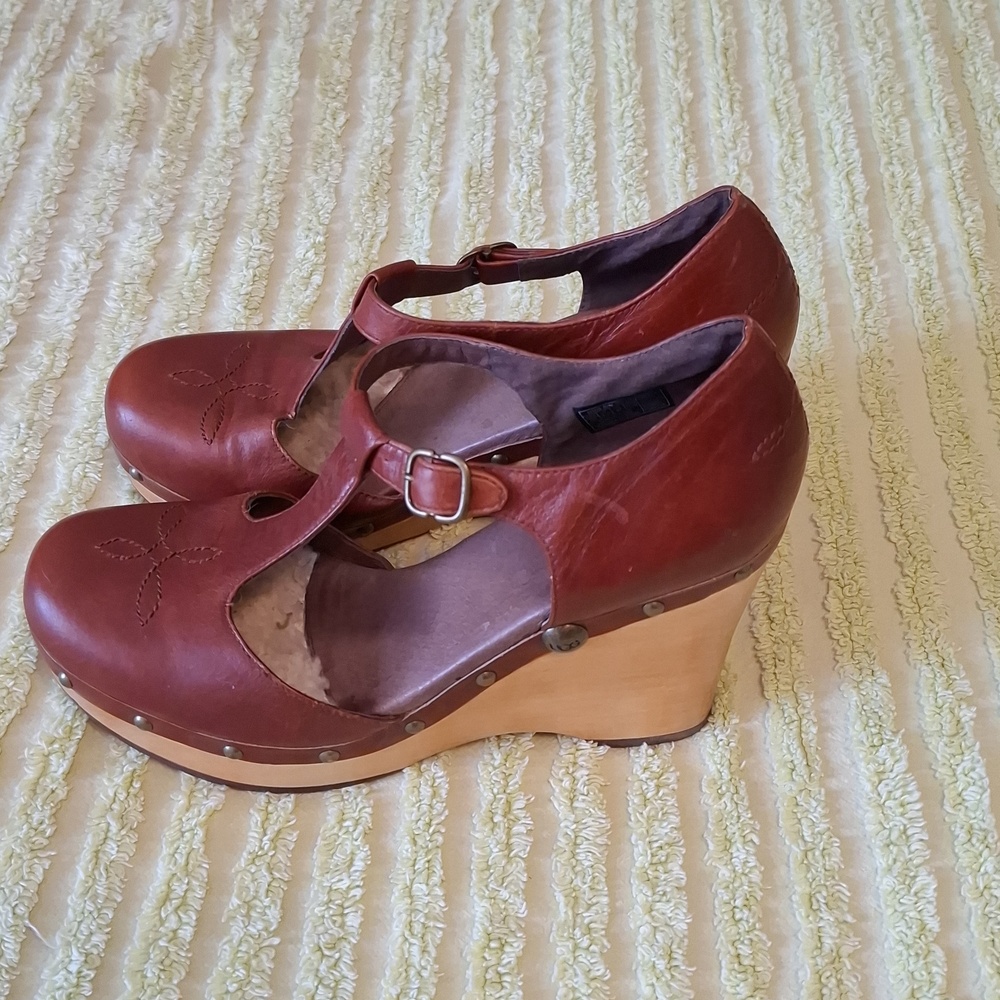 Ugg Australia sz 10, Christie clog wedge. T-strap. Sheepskin toe - Picture 2 of 11